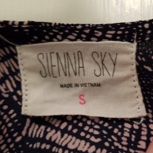 🇺🇸Sienna Sky T-shirt - Picture 3 of 8